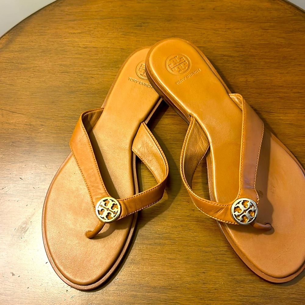 Tory Burch size 8 leather Carmel flip flops